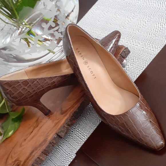 Shoes - Picture 5 of 5